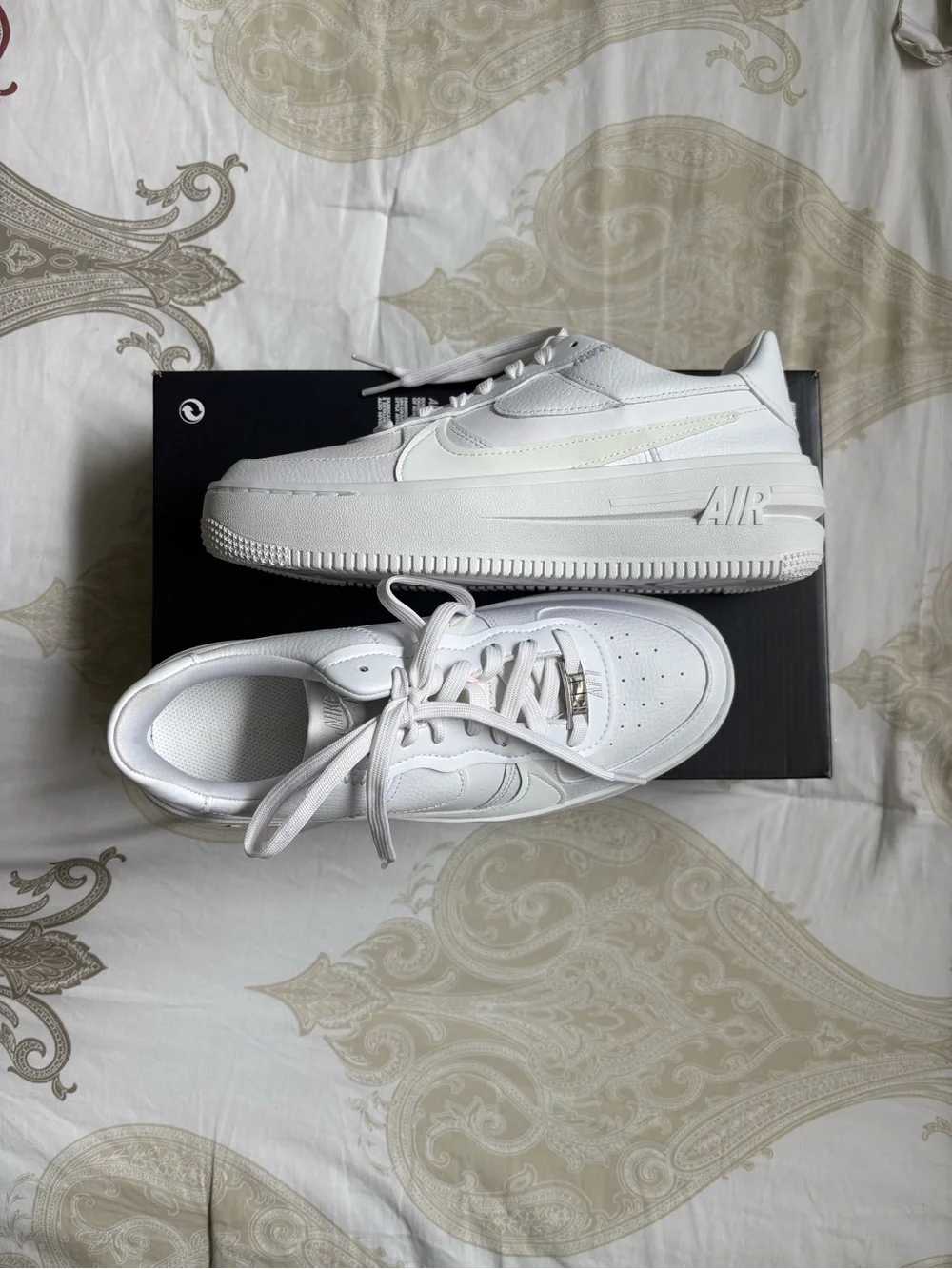 Nike White Low-Top Air Force Style Sneakers